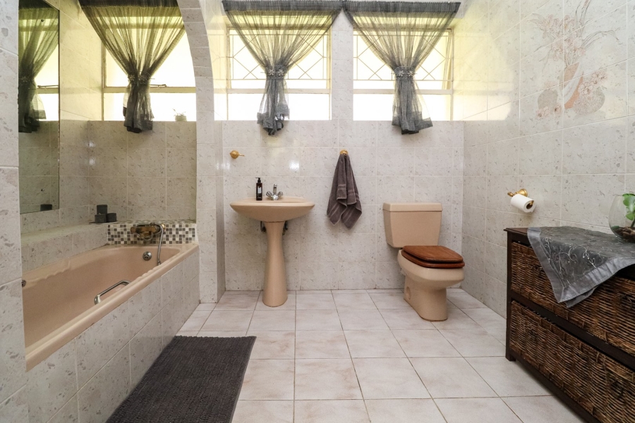 4 Bedroom Property for Sale in Flamwood North West